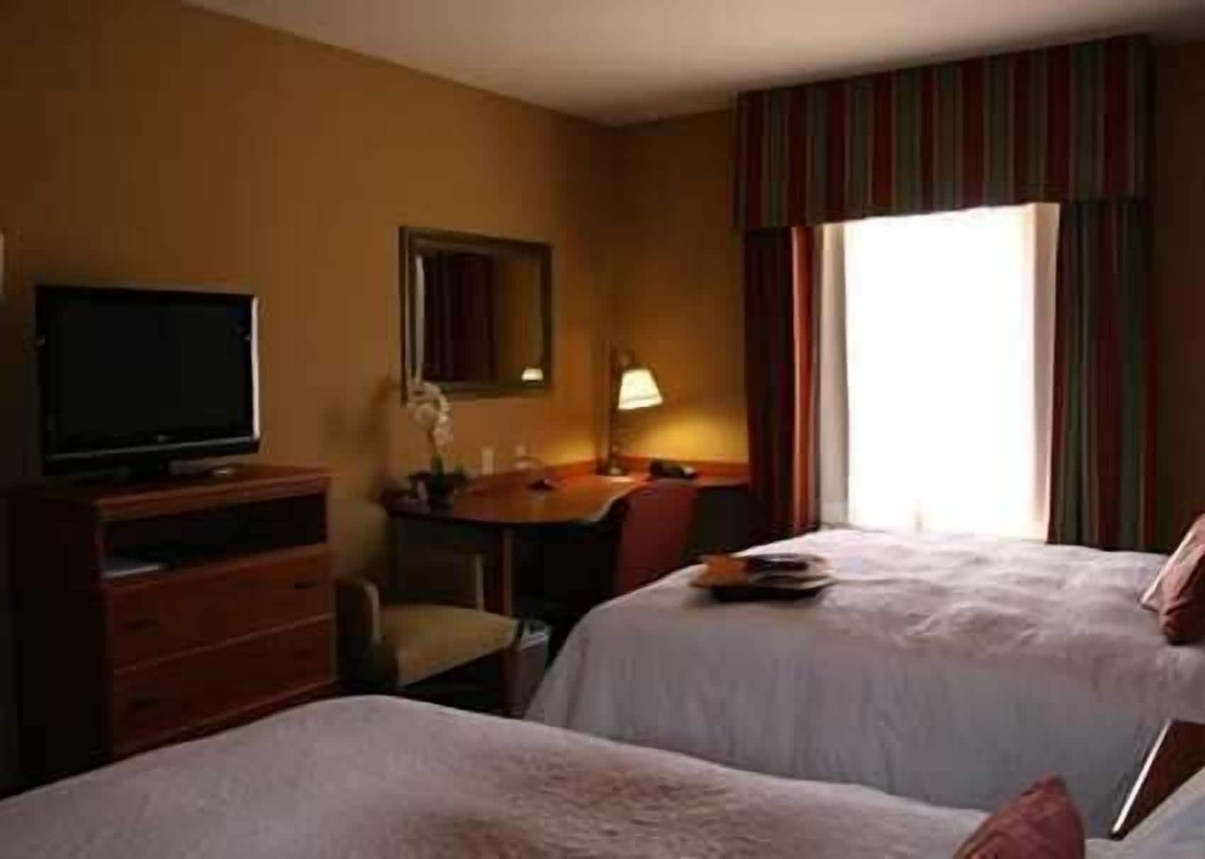 Hampton Inn Гарден-Сити Экстерьер фото