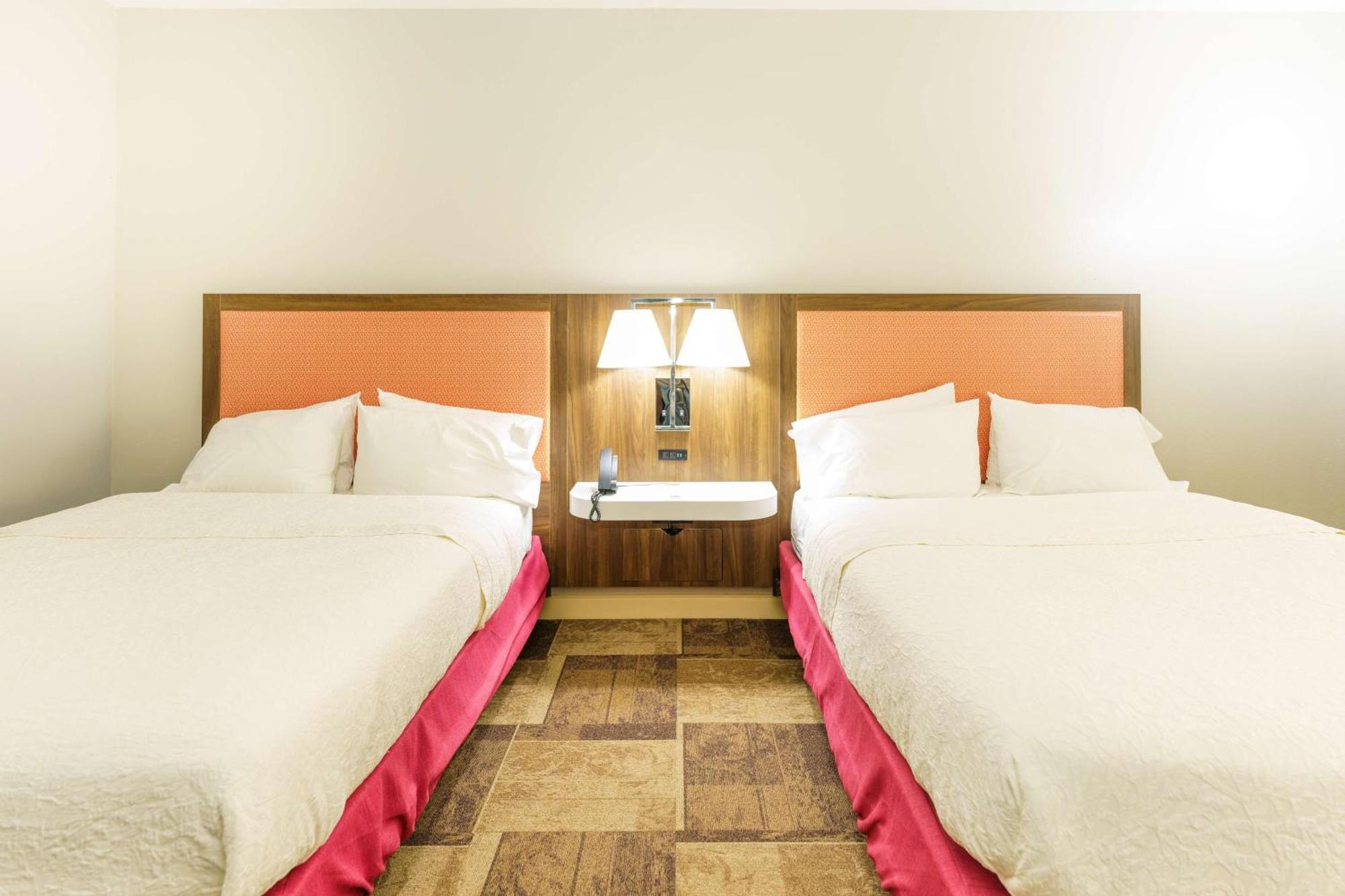 Hampton Inn Гарден-Сити Экстерьер фото